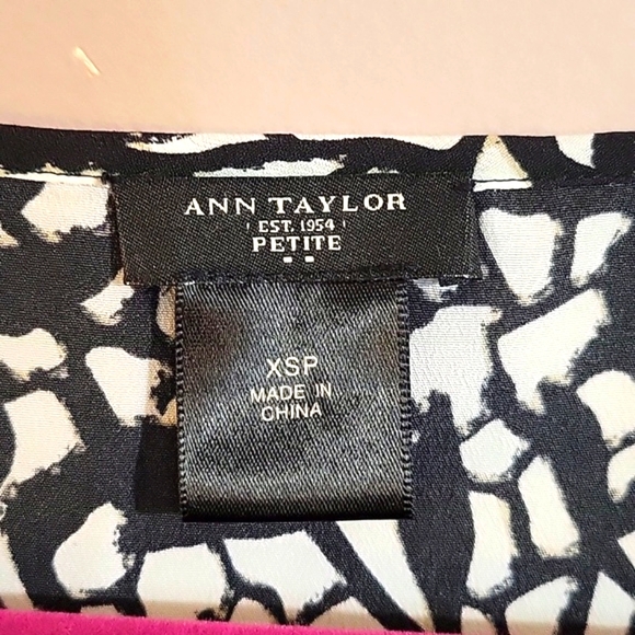 Ann Taylor Black & White Round Neck Blouse, Size: XSP - Picture 2 of 5
